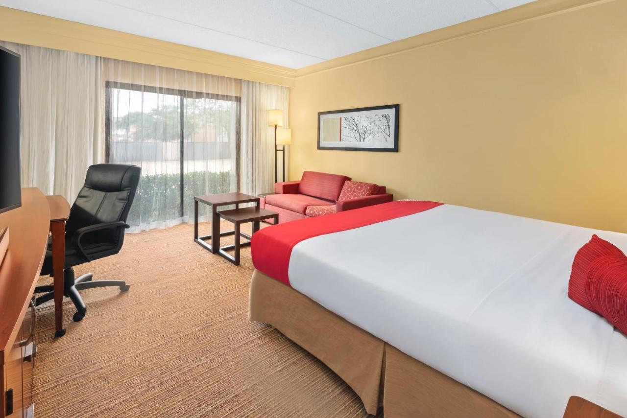 Super 8 By Wyndham Dallas Love Field Airport Exterior foto