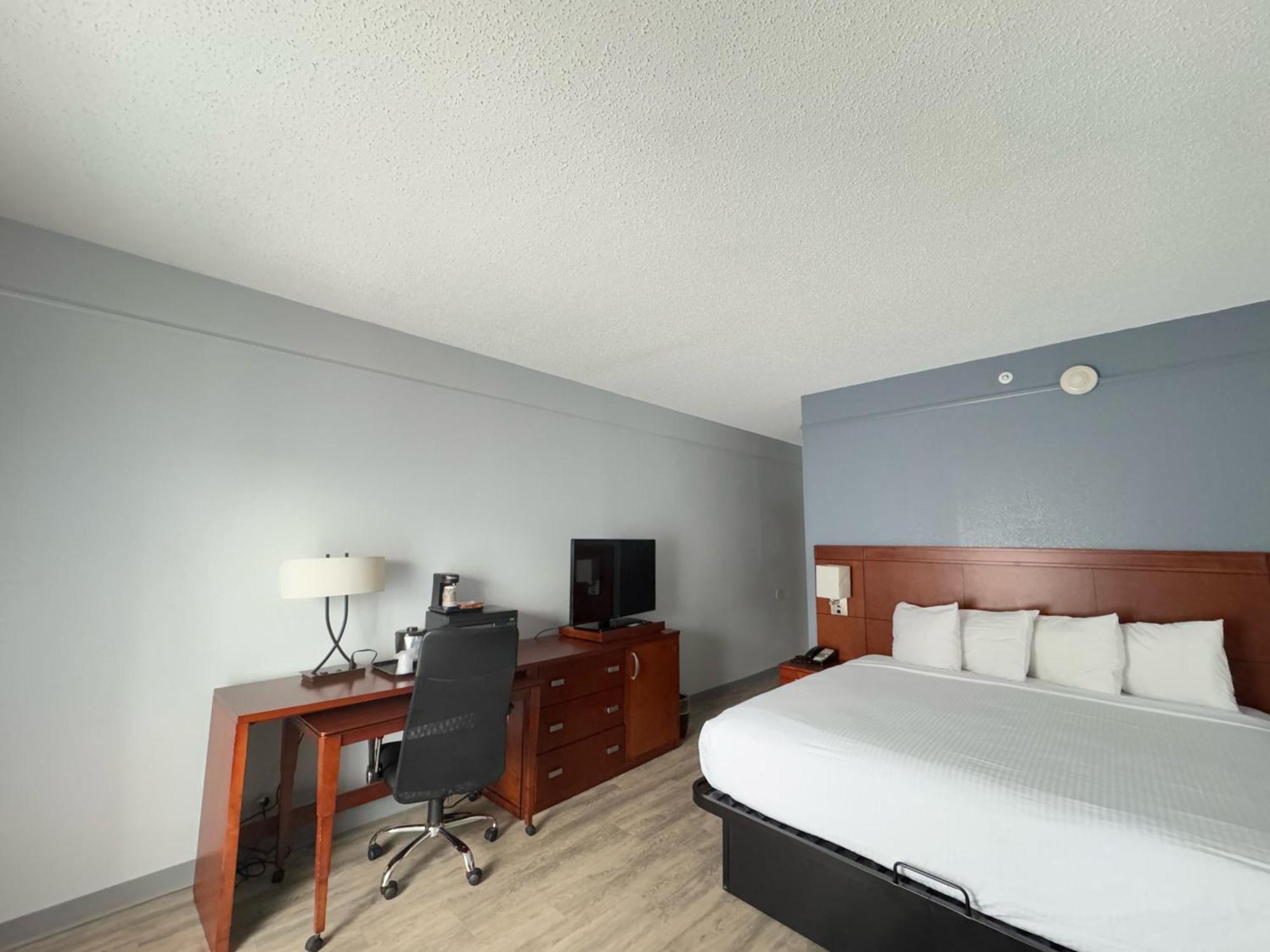 Super 8 By Wyndham Dallas Love Field Airport Exterior foto